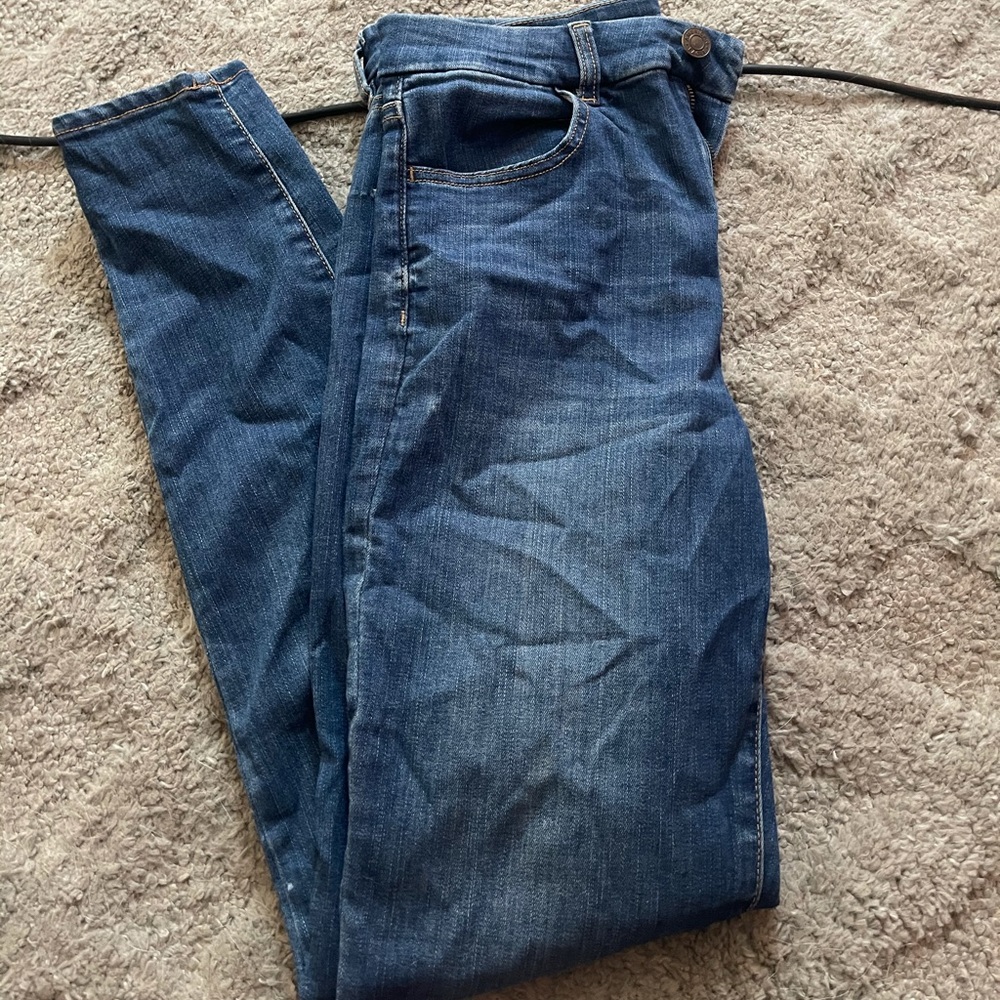 American eagle, size 8, high rise skinny jeans.